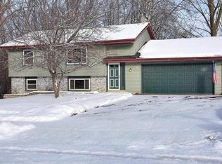 302 Willow Dr, Hartland, WI 53029