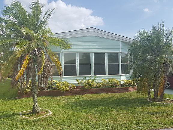 2nd image of 42 Queen Palm Dr