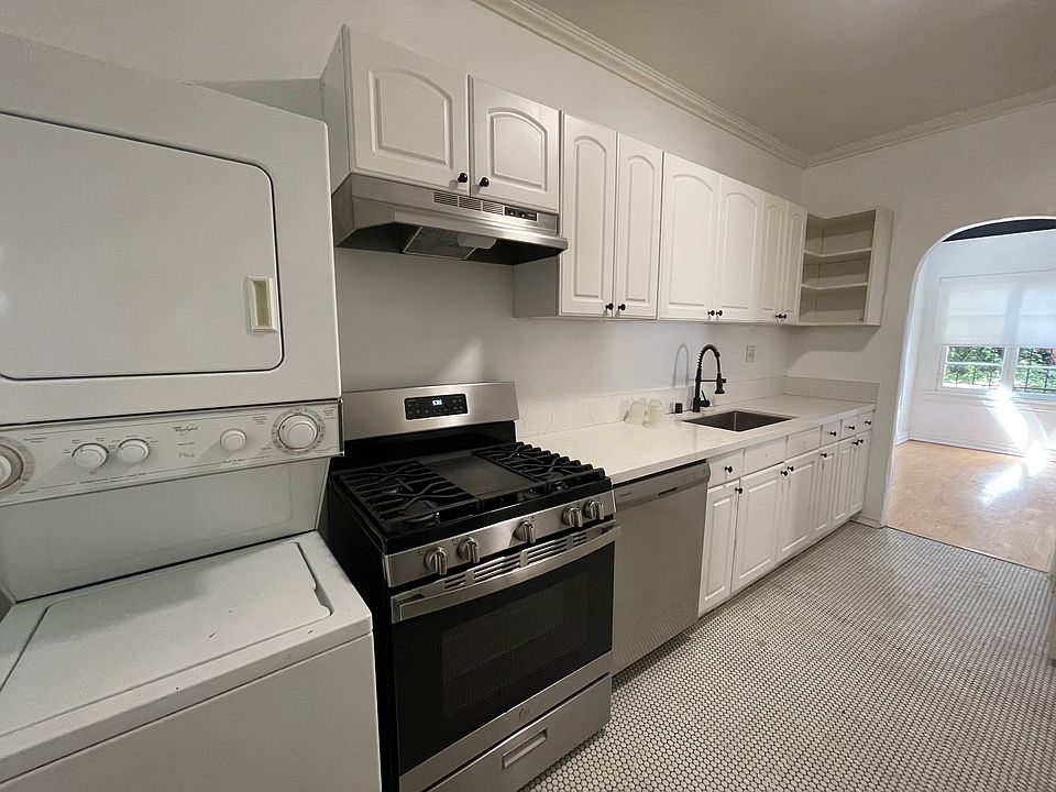 1st image of 3135 Hollycrest Dr #3133