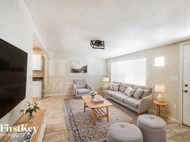 1124 W Cinnabar Ave — Photo 4