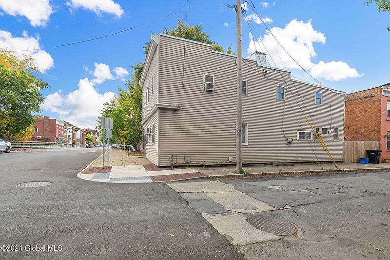 3rd image of 345-349 4th Street