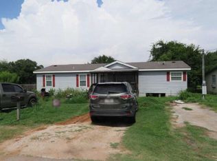 209 S Jamison Dr, Devine, TX 78016