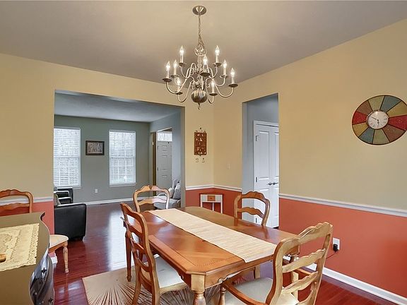 5th image of 2304 Broomsage Ct