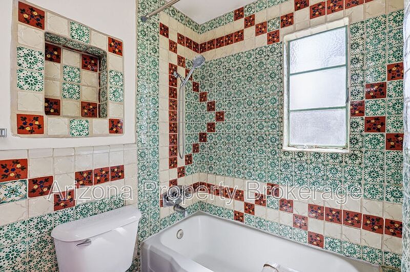 1st image of 1137 W Glenrosa Ave APT 2
