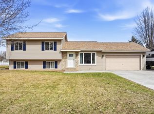 519 Sycamore Dr, New Richmond, WI 54017