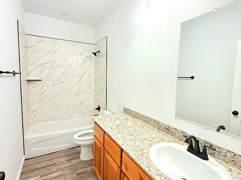 828 Elijah Ln — Photo 11