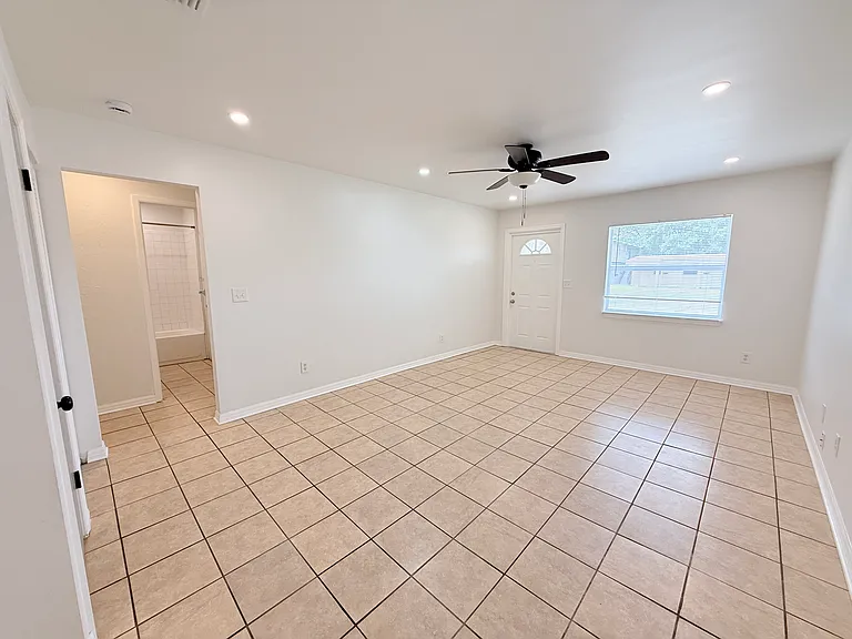 715 Georgia St #1 — Photo 10