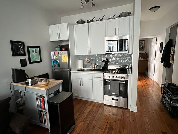 2nd image of 1516 Bedford Ave APT 4A