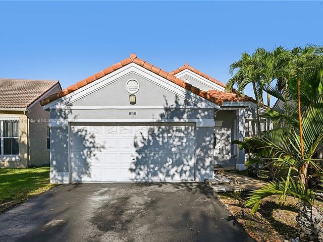 1st image of 857 Sand Creek Cir