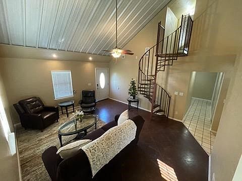 3rd image of 606 E Clifton St