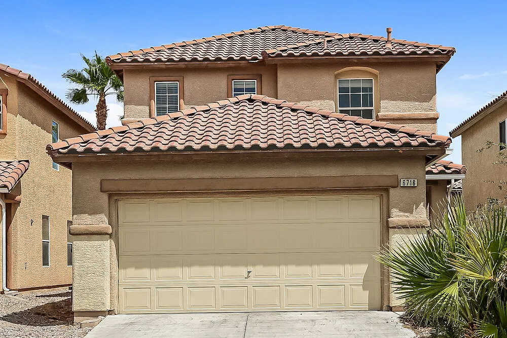3 bed, 2.5 bath, 1735 sqft, $2,165 — Photo 1