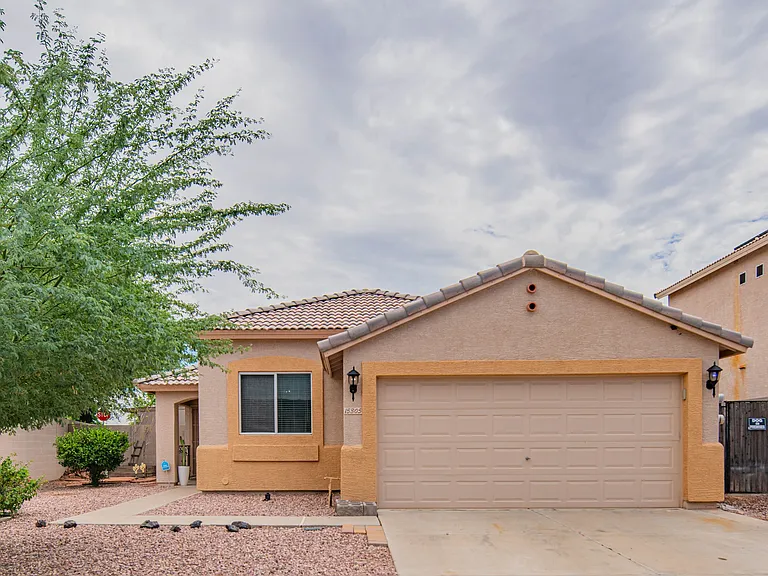 15305 W Banff Ln — Photo 3