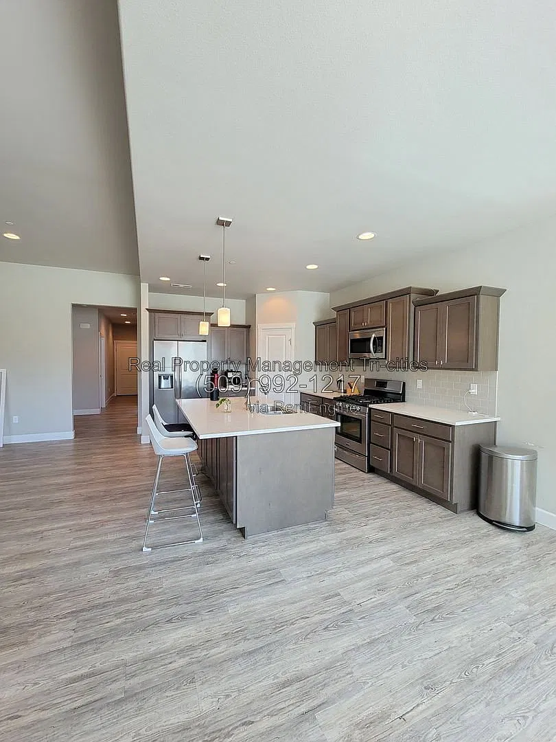 3 bed, 2.0 bath, 2000 sqft, $2,695 — Photo 1