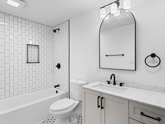Bathroom on 1st floor