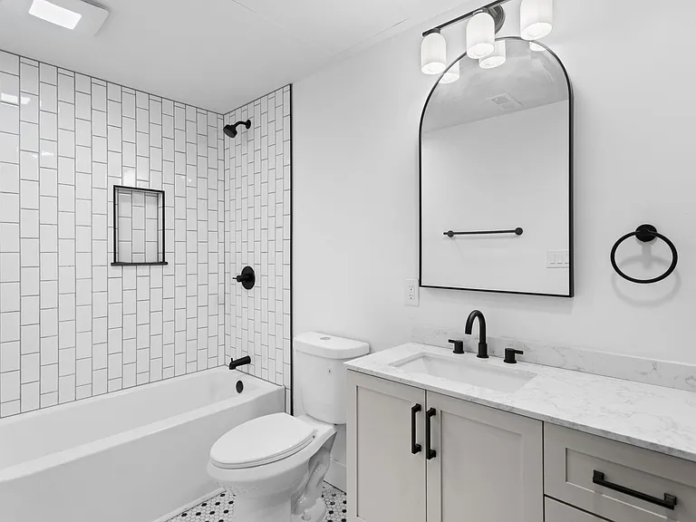 Bathroom on 1st floor
