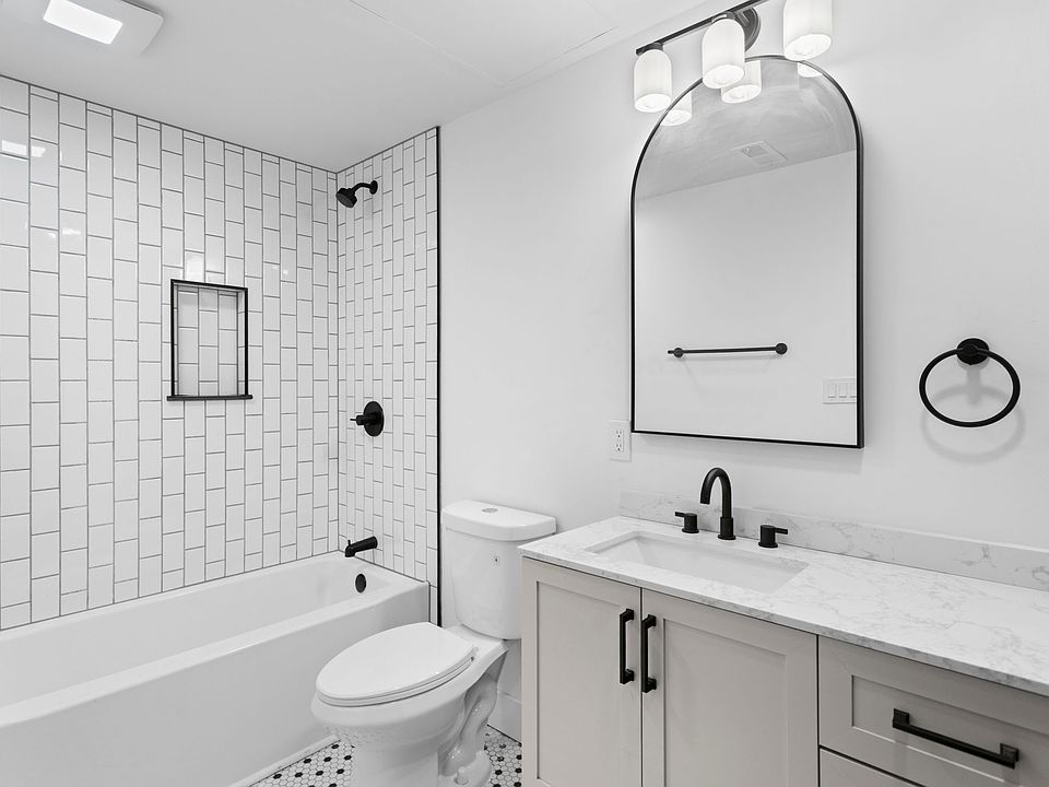 Bathroom on 1st floor