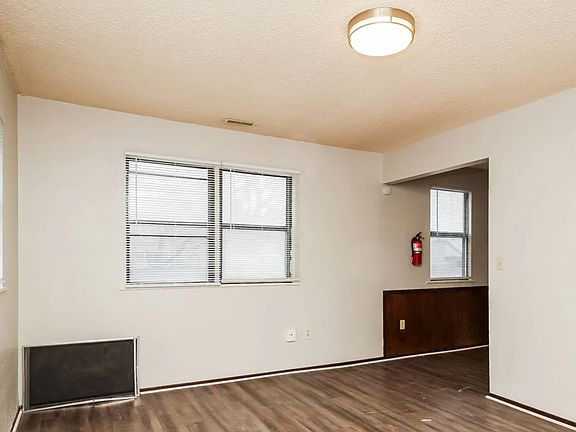 4th image of 1308 W Lexington Ave APT C