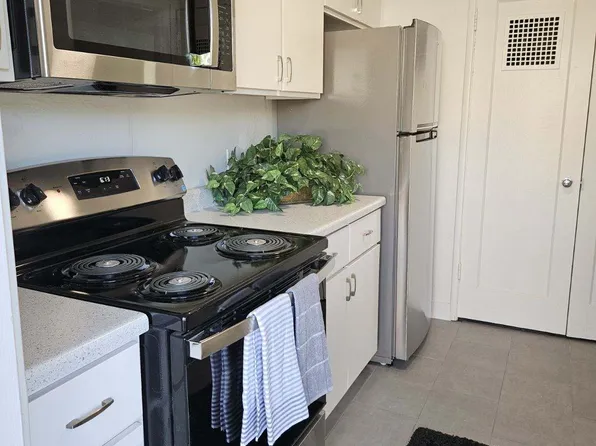 3220 Windsor Dr, Sacramento, CA 95864