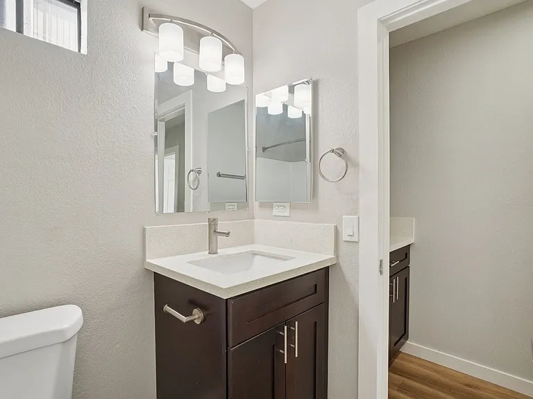 Chadron Apts — Photo 21