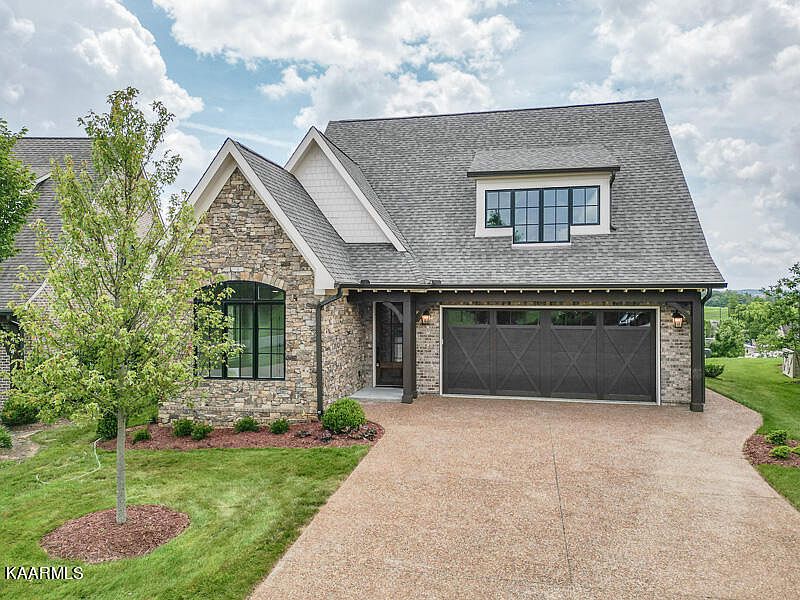 1st image of 250 E Highlands Cir