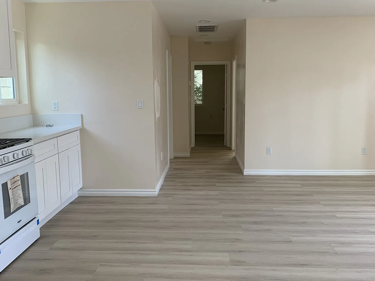 2 bed, 900 sqft, $3,400 — Photo 4