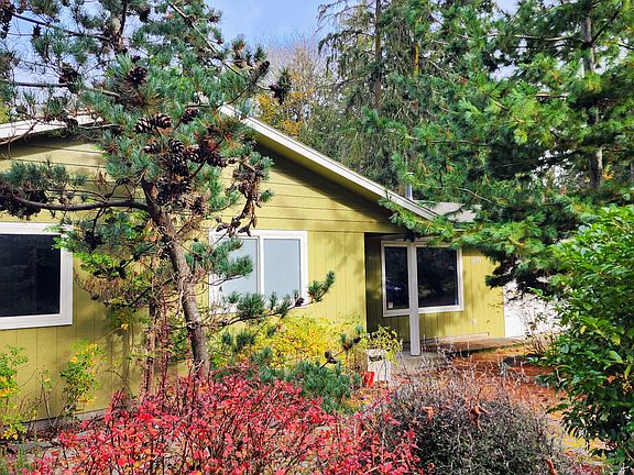 2nd image of 1695 Vine Maple Ln