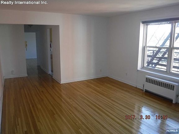 4th image of 2350 Linwood Ave #4C-504C