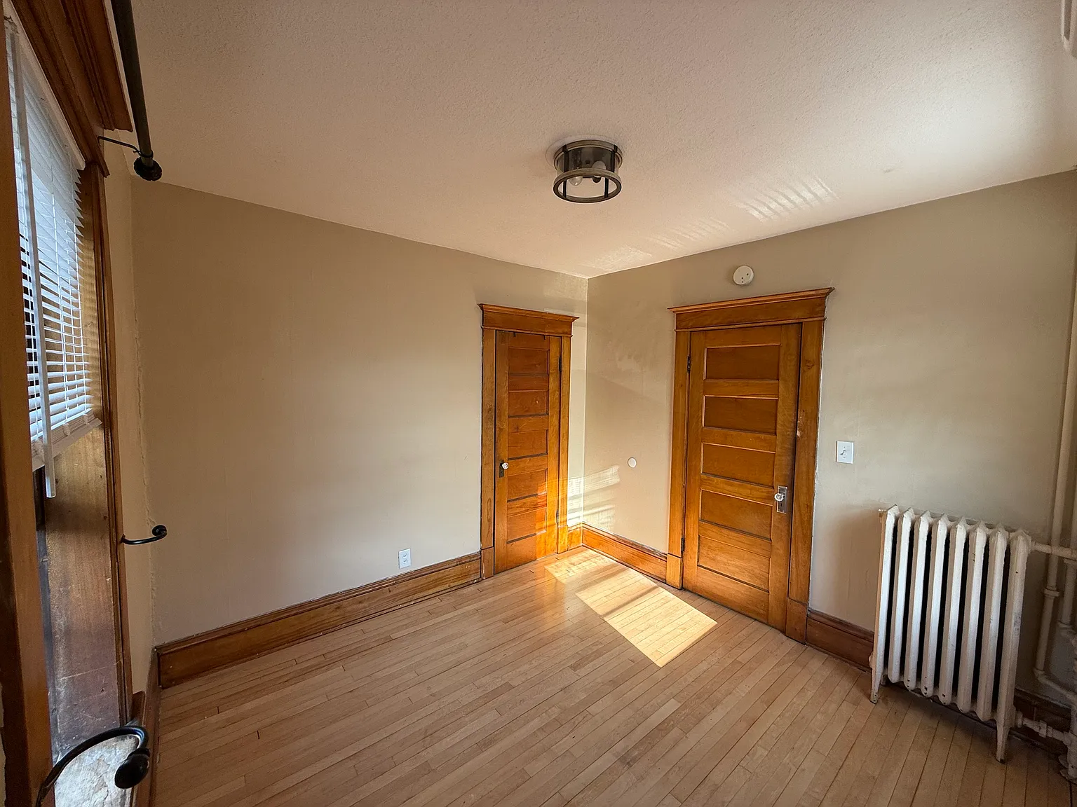 4 bed, 3500 sqft, $700 — Photo 3