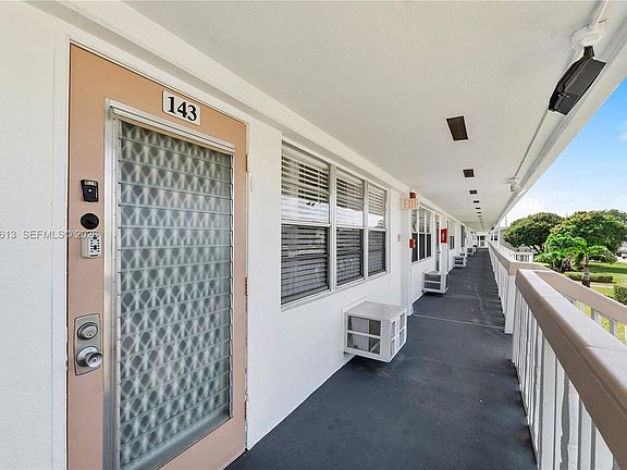 5th image of 143 Oakridge Cir #143-J