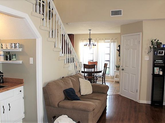 4th image of 1406 E Camellia Dr