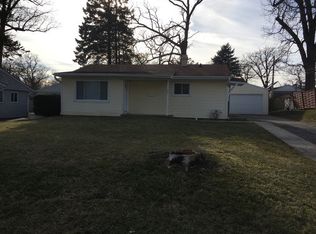 40 Sparrow Rd, Carpentersville, IL 60110