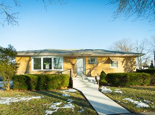 9046 27th St, Brookfield, IL 60513