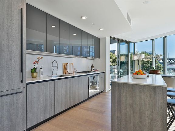 4th image of 201 Folsom St APT 10G