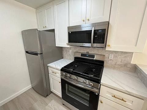4th image of 4070 Iowa St APT 5