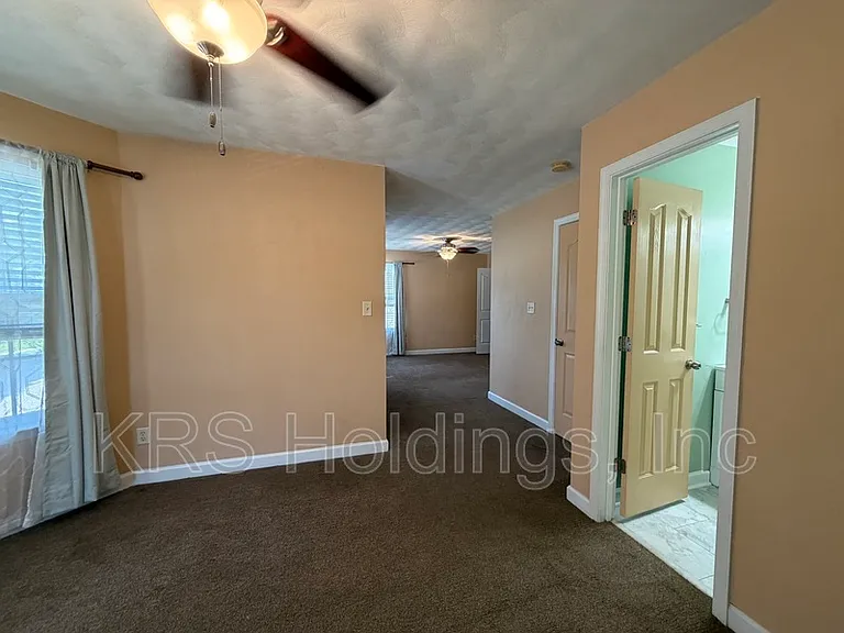 1129 Hampton Ave — Photo 14