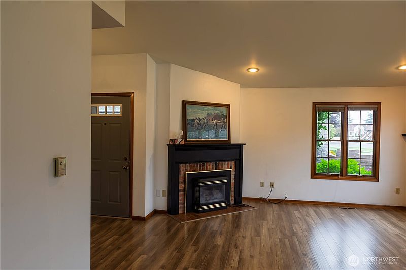 4th image of 1111 Grover Street #1A