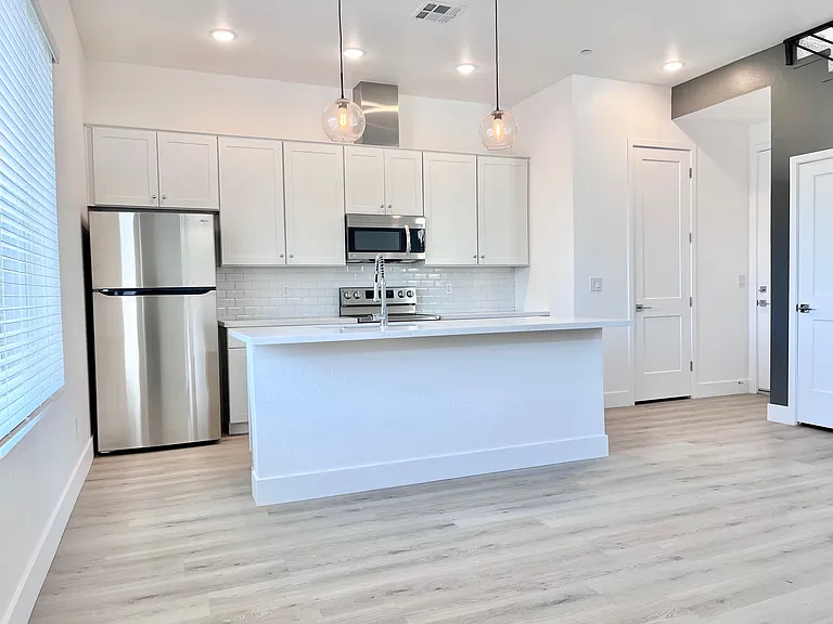 1247 E Colter St #11 — Photo 18