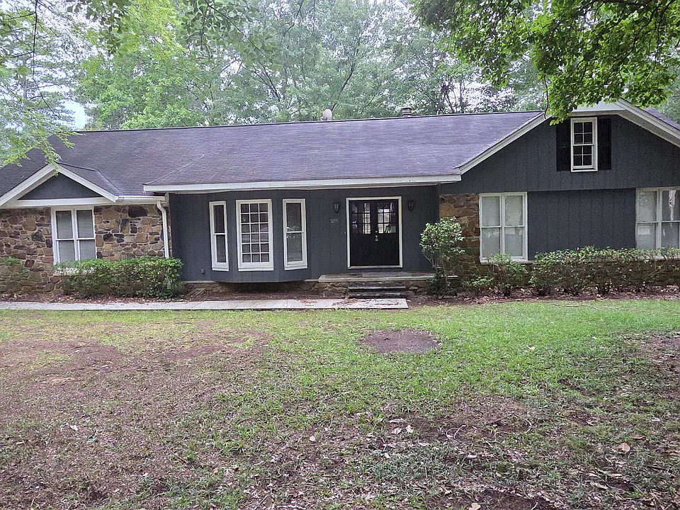 3295 Colony Dr SE