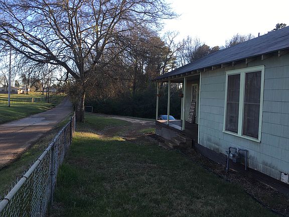 3rd image of 2611 Lake St