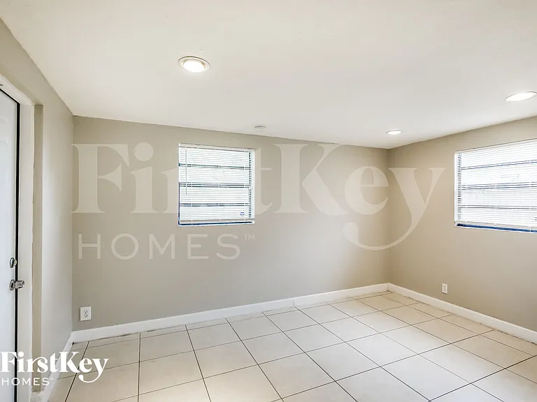 4951 SW 16th St — Photo 14