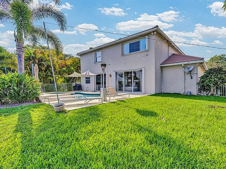 10290 NW 60th Pl — Photo 3