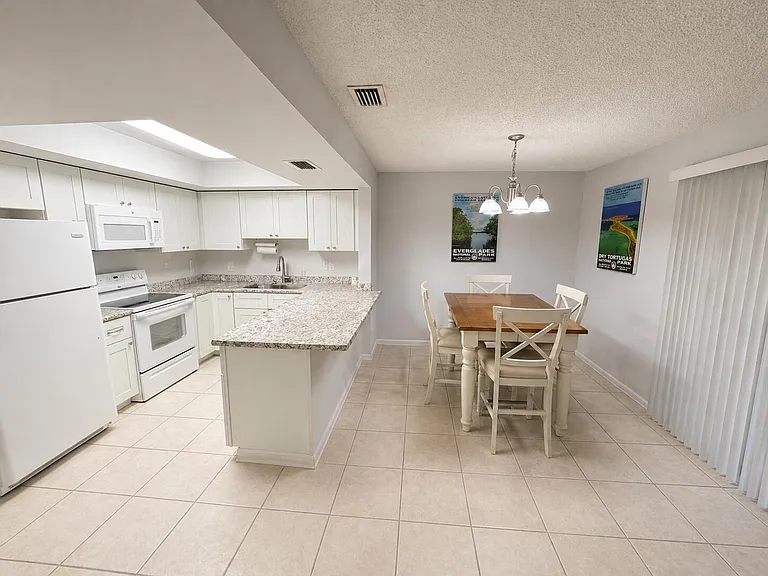 9262 Green Meadows Way — Photo 5