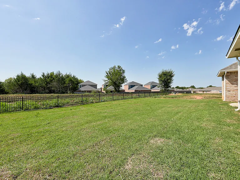2728 Dunham Dr — Photo 47