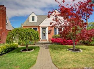 85 Durham Rd, New Hyde Park, NY 11040