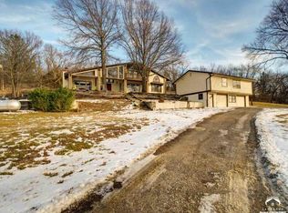 870 E 1050 Rd, Lawrence, KS 66047