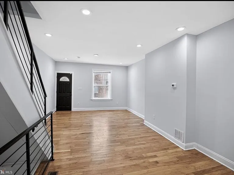2505 S Sheridan St — Photo 3