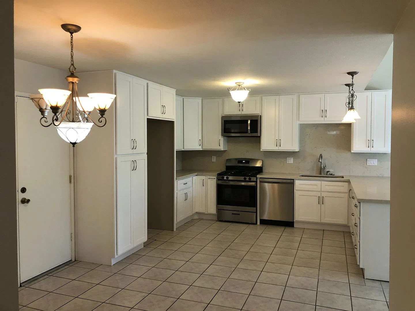 Single Level Mission Viejo Home — Photo 3