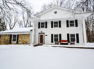 2305 S Graylog Ln, New Berlin, WI 53151