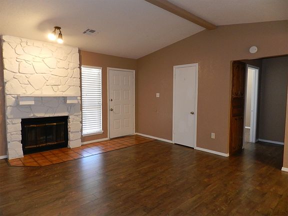 2nd image of 909 NE Tortoise Dr APT 2