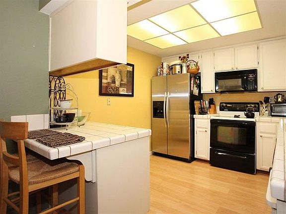5th image of 982 Summerplace Dr